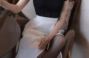 秀人网 – 雨瞳Yoyo丝袜写真集合：穿上这东西，仿佛每个动作都是一段BGM，骚气满分！