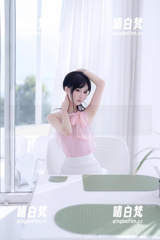 秀人网-黄婧GIGI 秀人网 - 一个黄婧GIGI,两个校服:拍照太会了吧?