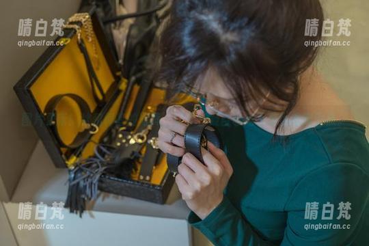 图片更新！秋和柯基的写真，让我怀疑自己是不是也该穿网袜。