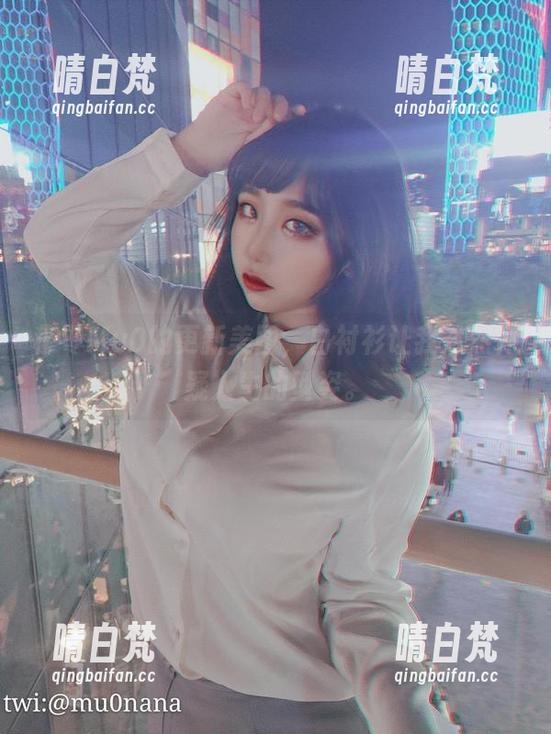 穆零Mu0的更新美图，白衬衫让我忽然怀疑人生的型姿。