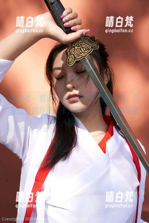 蜜桃社 - 荒谬又美好的杏子最新写真，真没想到旅行和打卡还能有这么多情绪混杂，哈哈。