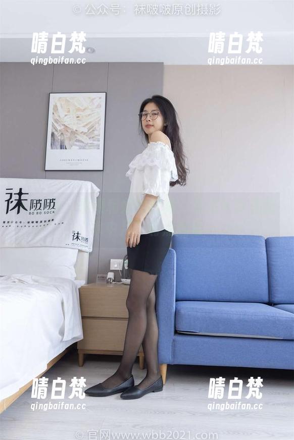 袜啵啵 - 熊熊和她的红裙：高清写真里的“水中月”有点意思～