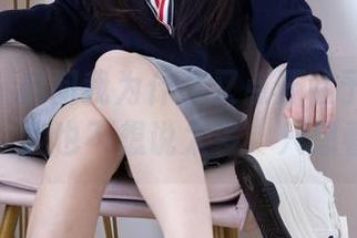 袜啵啵 – 别问我为什么又点开稚予JK的写真，我也不想说太多，只想看。