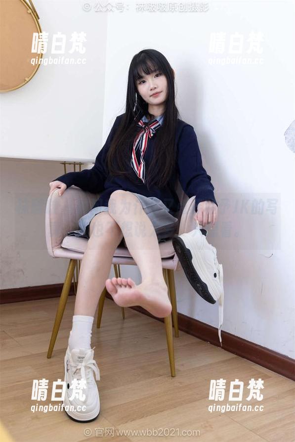 袜啵啵 - 别问我为什么又点开稚予JK的写真，我也不想说太多，只想看。