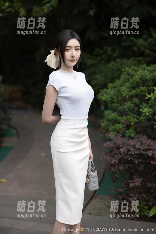 语画界 - 被玥儿玥er的连体衣写真撩到了吗？没下载可真就亏大了！
