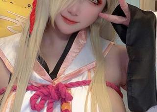 贝贝琪Becky和她花样高跟鞋：这品味是藏在网盘里的，也许我不得不学学习。