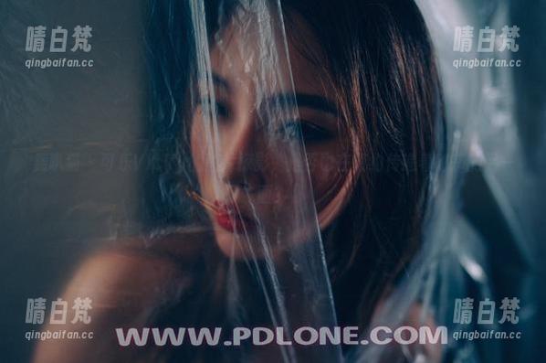 轰趴猫 - 可乐Vicky的图片掠影，是否也在隐约传递着秘书的另一面？