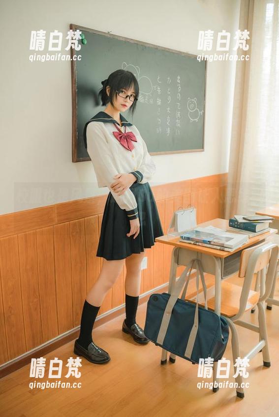 校服也是风景，逐月Su的美图让人思绪飘忽