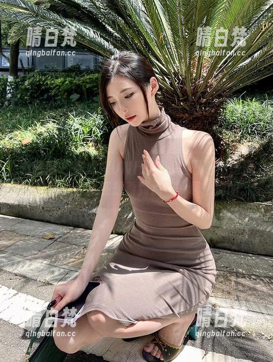 微密圈 - 陈妮妮UNI最新浴室图包倒是挺简约的，但我还想看到点……呃，别的。