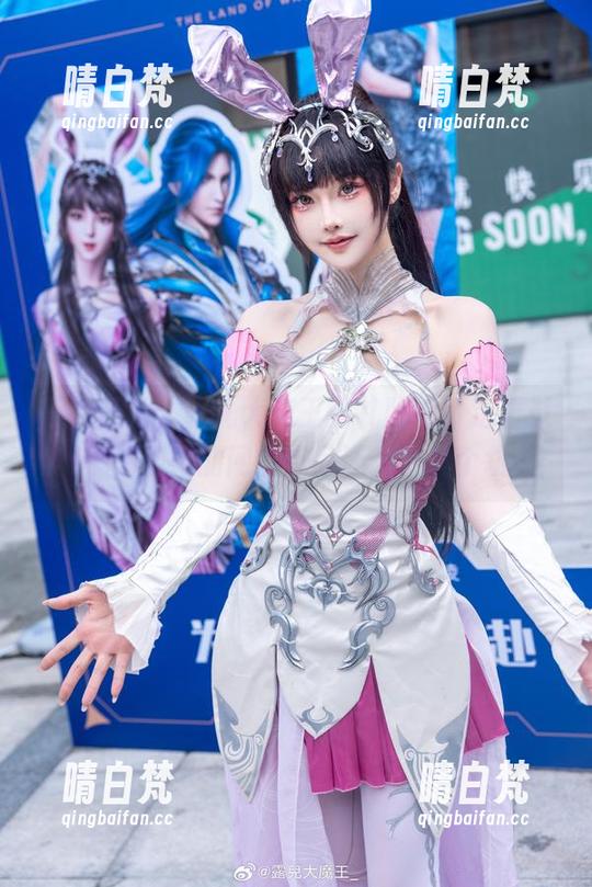 不得不说，露儿大魔王的礼服你肯定看过了，但她的网盘作品还有好几个坑