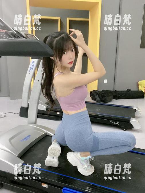 图库更新！香草喵露露的小露在黑色蕾丝旗袍中频频出镜，高清表情全在这里。