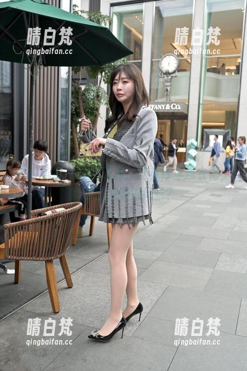魔镜街拍 - 在线现场：艾小青穿连衣裙，能否引发潮流风暴？