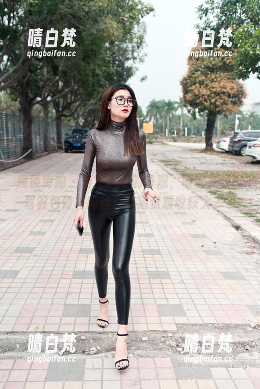 魔镜街拍 - 商业广场的奇观，萌宝儿轻松驾驭包臀裙肉丝，高清资源收获太多了